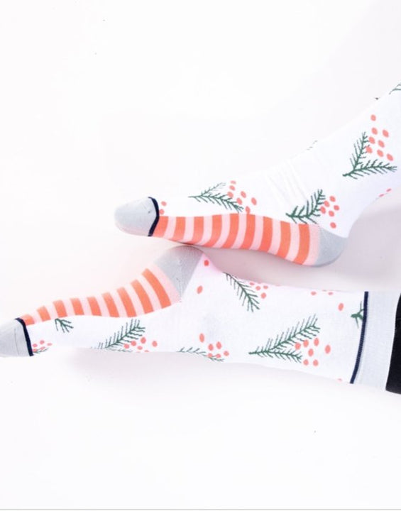 Under the Mistletoe Holidays Socks (Womens 6-12)
